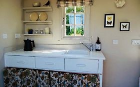 The Oaks Glamping - Rubie'S Shepherds Hut
